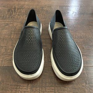 Croc Sneakers, Size 8, Black